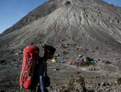 Pendakian Gunung Ciremai Pakai Gelang Khusus, Pendaki Ilegal Bakal Kena Sanksi