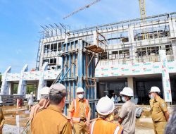 Sulkarnain Kadir Tinjau Pembangunan Taman Kalosara dan Gedung Kantor Wali Kota