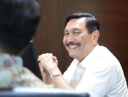 Pesan Luhut Agar Lansia Jangan Keluar Rumah Sebulan ke Depan