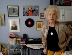 Nenek-nenek Gaul 86 Tahun Ini Menjadi DJ Tertua di Dunia
