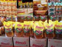 Pasar Jaya Ikutan Jual Minyak Goreng Murah Rp14 Ribu