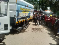 Road Sweeper Siap Bersihkan Jalan Protokol
