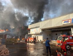 Gedung JNE Terbakar, Begini Nasib Barang Konsumen