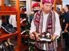 Kala Jokowi Beli Sepatu Khas Tenun Bali, Basuki pun Terpancing