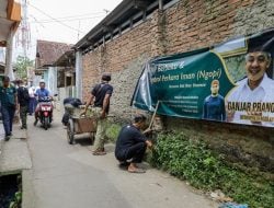 Ganjar Muda Padjadjaran Gelar Bakti Sosial Bareng Milenial Karawang