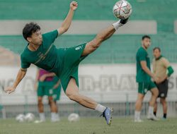 Persebaya vs Borneo FC: Aji Santoso Punya Cara Jitu Menjinakkan Pesut Etam, Seru Nih!