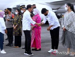 Presiden Jokowi Disambut Bobby Nasution, Amati Ekspresi Wajahnya