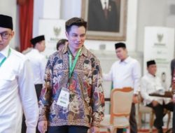 Baim Wong Bertemu Jokowi, Penampilannya Jadi Sorotan