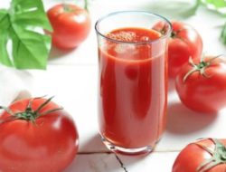 7 Manfaat Jus Tomat yang Tidak Terduga