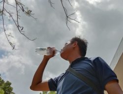 Waspada, Ini 5 Bahaya Minum Air Panas Berlebihan untuk Kesehatan Tubuh