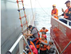 Personel Stasiun Bakamla Aceh Mengevakuasi WNA dari Kapal Berbendera Portugal