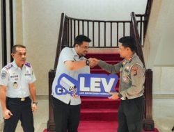 Bobby Nasution Serahkan Aplikasi LEV kepada Ditlantas Polda Sumut untuk Tingkatkan Kepatuhan Warga