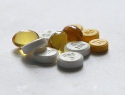 5 Obat Penurun Kolesterol yang Tersedia di Apotek