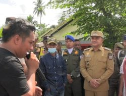 Diblokir Warga, Wabup Konsel Turunkan Alat Berat