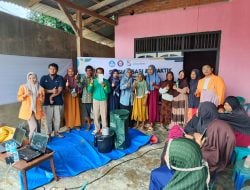 Dosen Pertanian UHO Edukasi Kelompok Tani Pembuatan Kompos Organik Plus