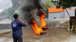 Diduga Potong Gaji Karyawan, PT Carsurin Didemo, Disnakertrans Diminta Turun Tangan
